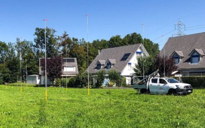 Vermessung und Montage der Bauprofile für zwei Mehrfamilienhäuser